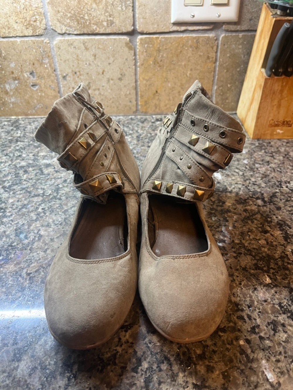 Limelight Studded Suede Gladiator shoes sz 8 NWOT